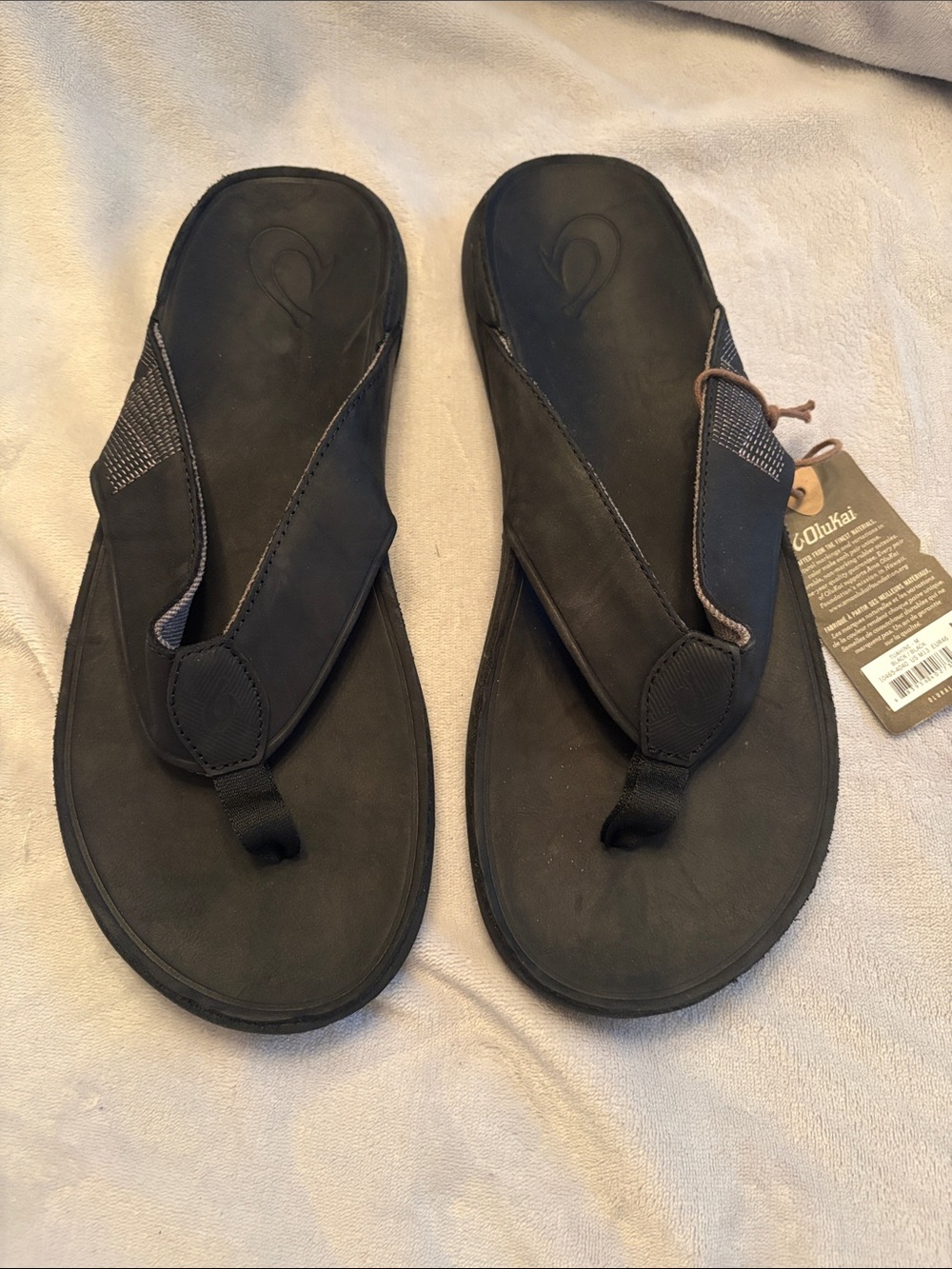 OluKai Men’s Black Flip-Flop Sandals with Padded Thong